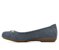 Women's Cliffs by White Mountain Charmed Flats