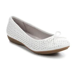 Women's Cliffs by White Mountain Chelby Flats