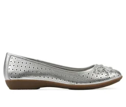 Women's Cliffs by White Mountain Charmed Flats