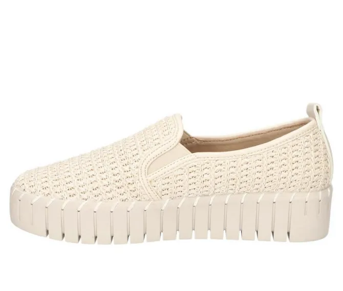 Women's Easy Street Peppy Sneakers