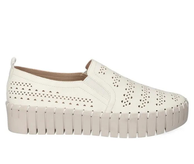 Women's Easy Street Peppy Sneakers