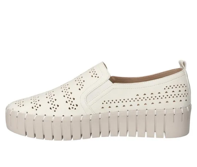 Women's Easy Street Peppy Sneakers