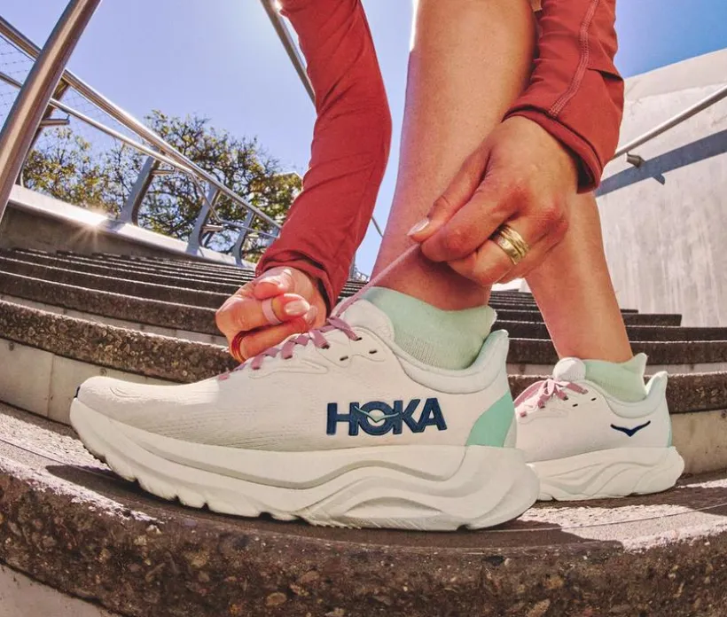 Women's Hoka Arahi 8 Running Shoes