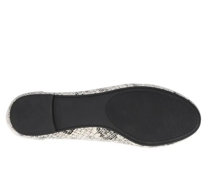 Women's Journee Collection Kavn Flats