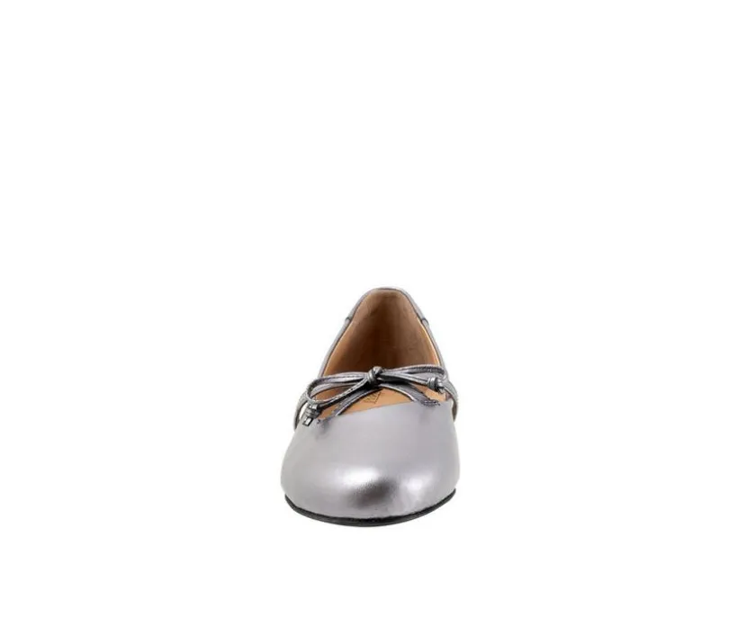 Women's Trotters Carissa Flats