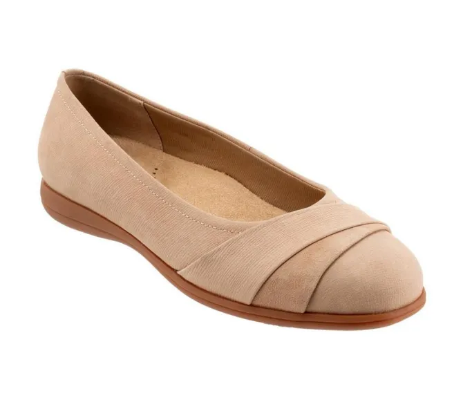 Women's Trotters Danni Flats