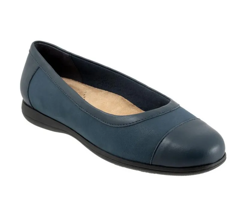Women's Trotters Delmara Flats