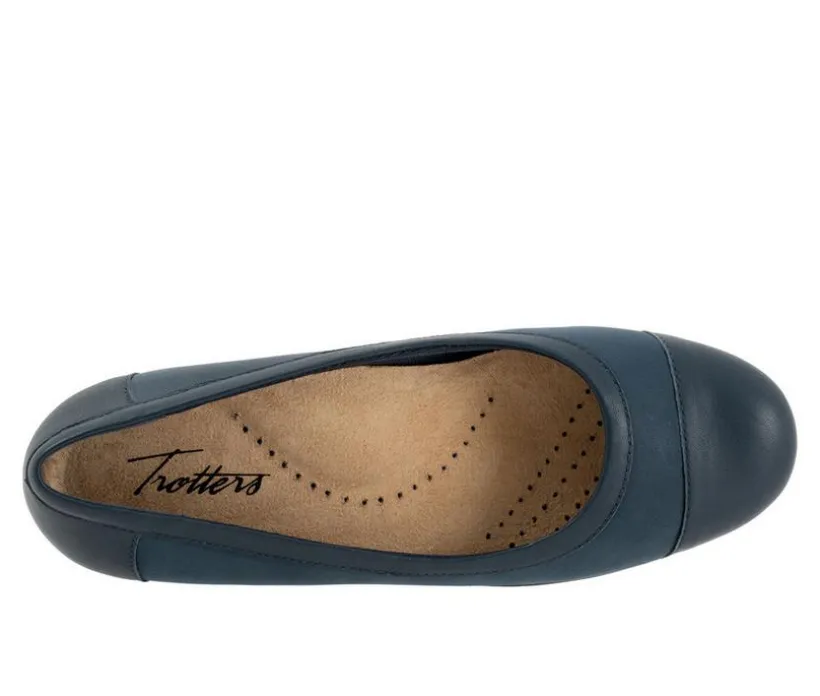 Women's Trotters Delmara Flats