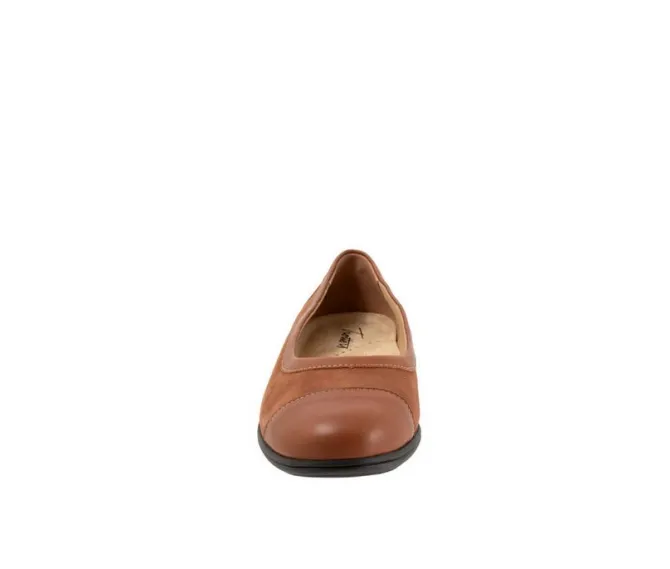Women's Trotters Delmara Flats