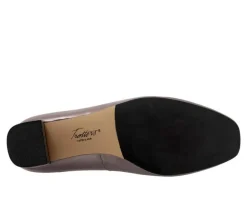 Women's Trotters Demi Pumps