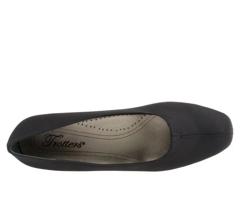 Women's Trotters Doris Pumps