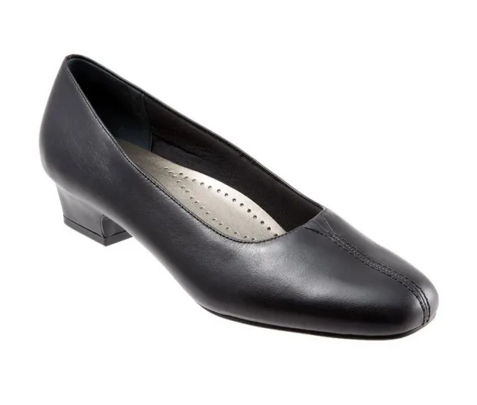 Women's Trotters Doris Pumps