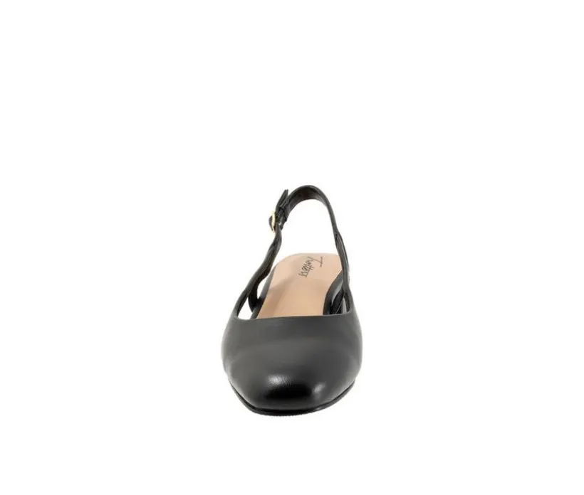 Women's Trotters Dottie Pumps