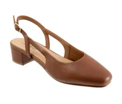 Women's Trotters Dottie Pumps