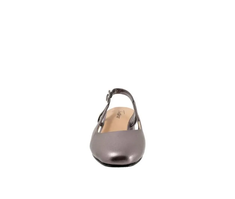 Women's Trotters Dottie Pumps
