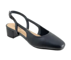 Women's Trotters Dottie Pumps