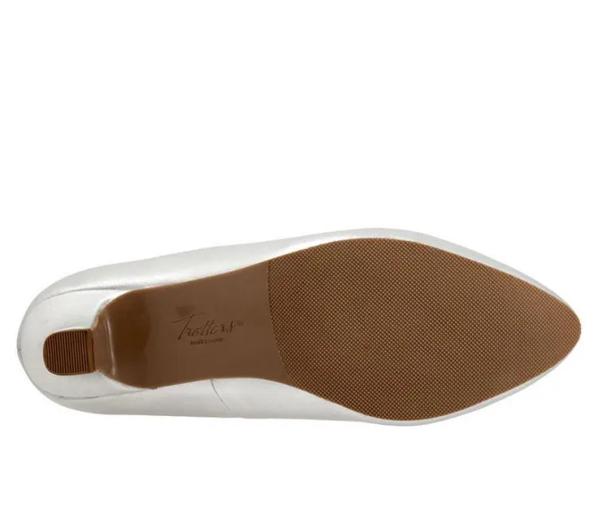 Women's Trotters Kate Bridal Pumps