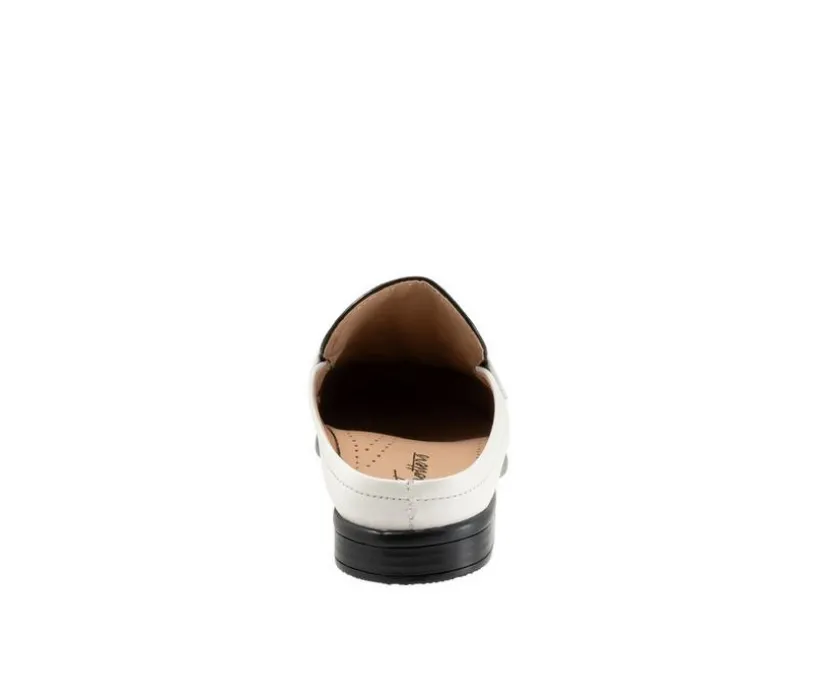 Women's Trotters Lola Flats