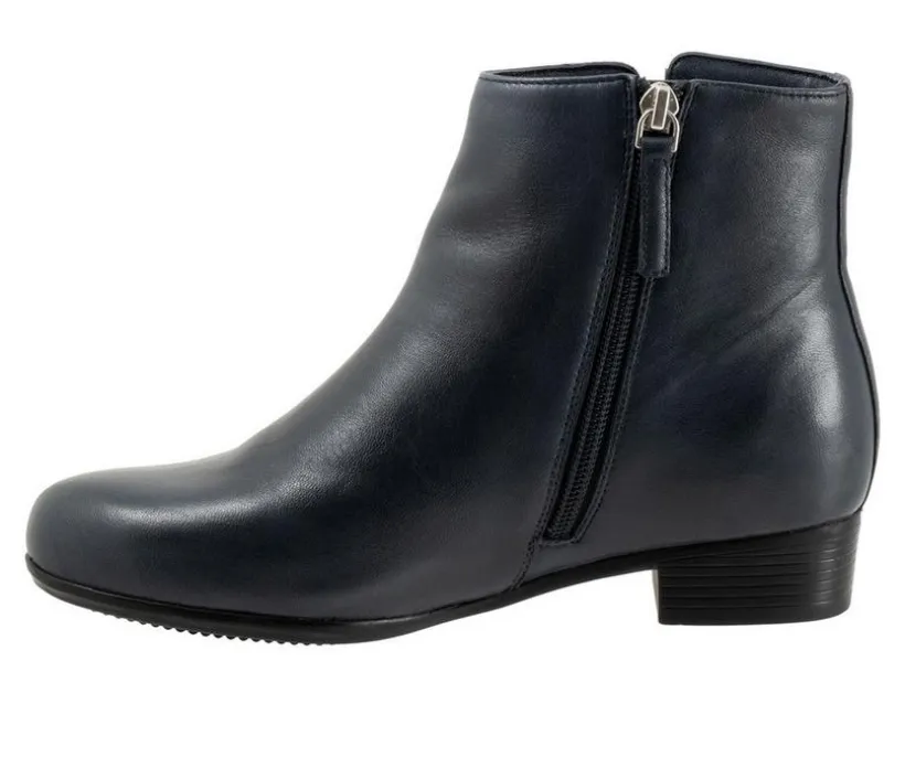 Women's Trotters Maxwell Booties