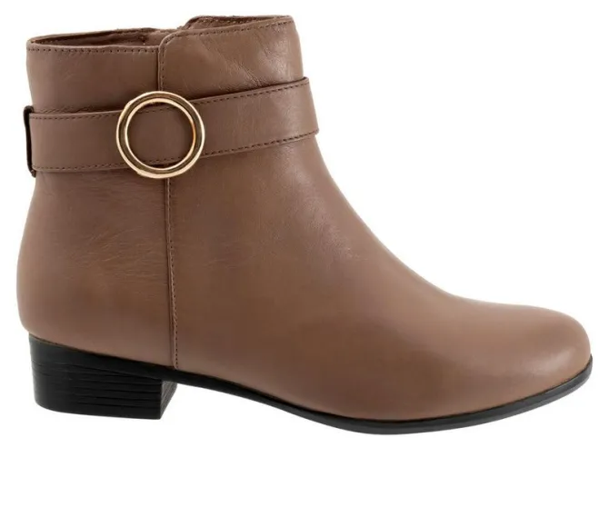 Women's Trotters Melody Booties