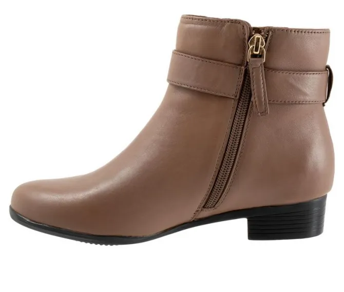 Women's Trotters Melody Booties