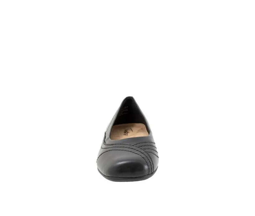 Women's Trotters Sasha Flats